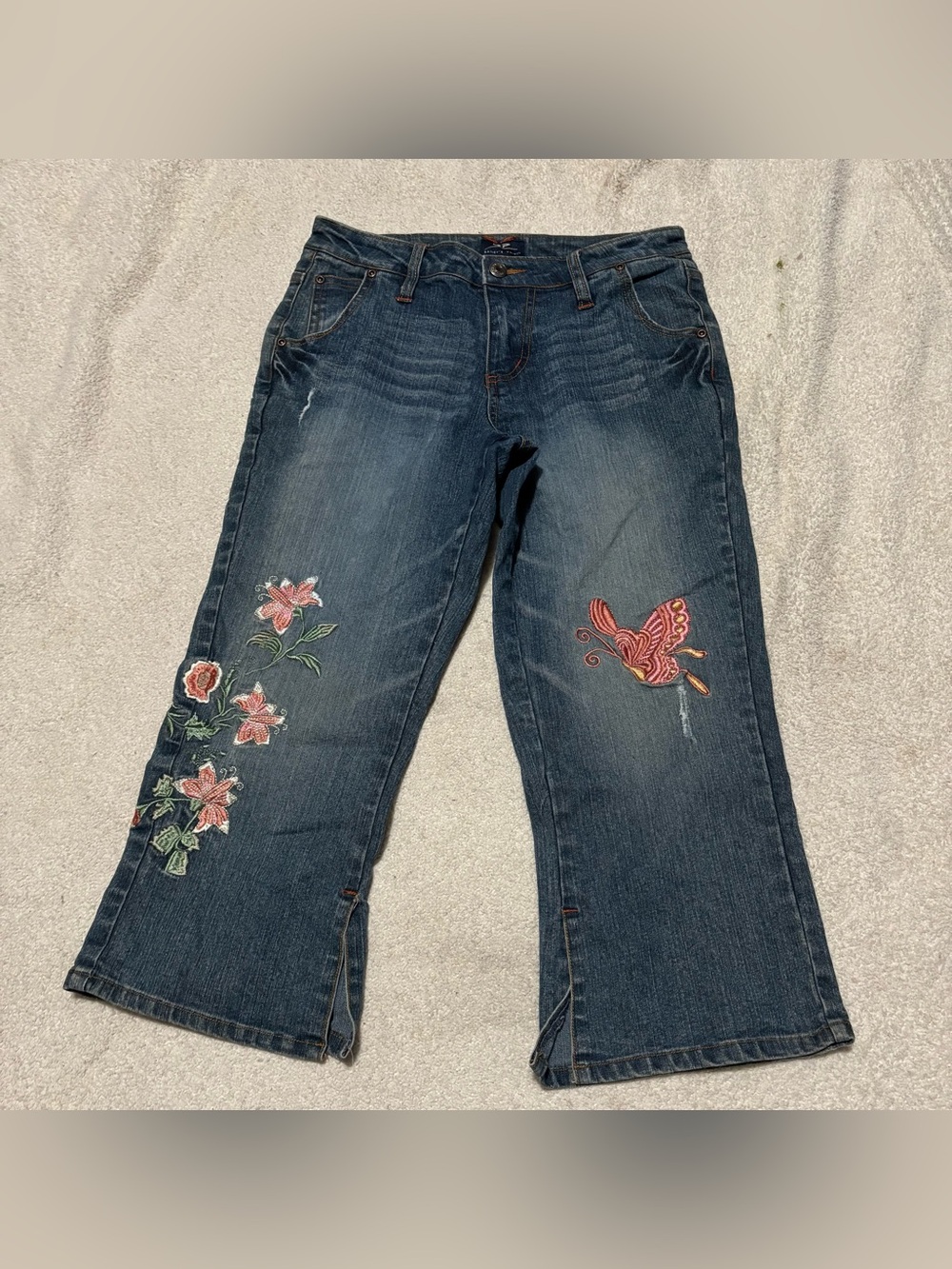 Baileys Point Embroidered Low Rise Denim Capris Y2K Size 5